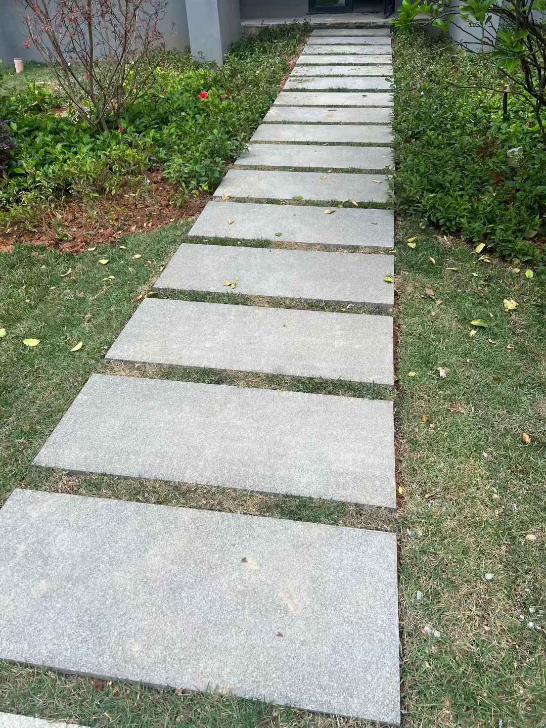 宜昌 芝麻黑小区踏步、汀步石铺装效果