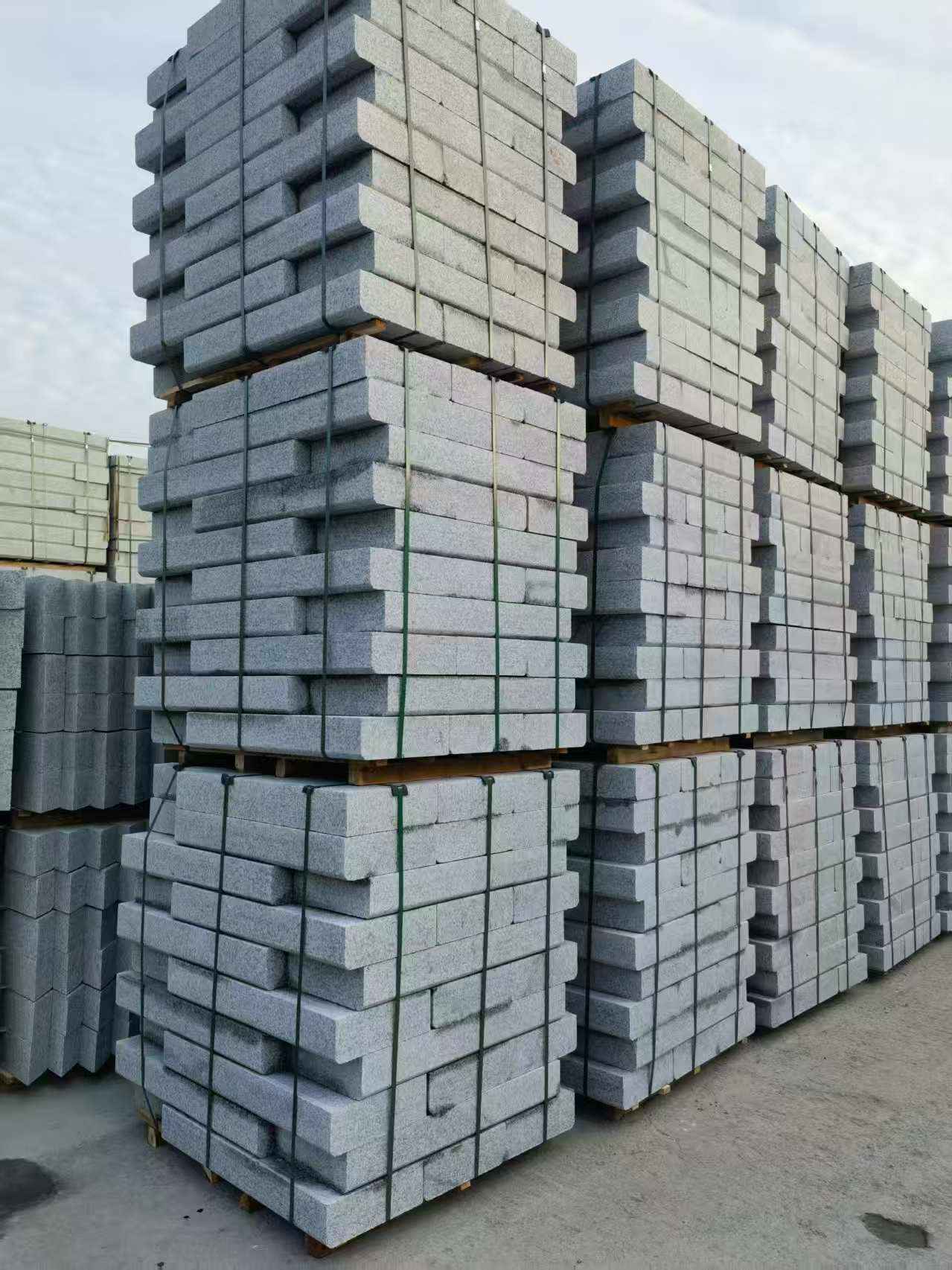 宜昌 路沿石（路侧石），颜色一致，尺寸标准